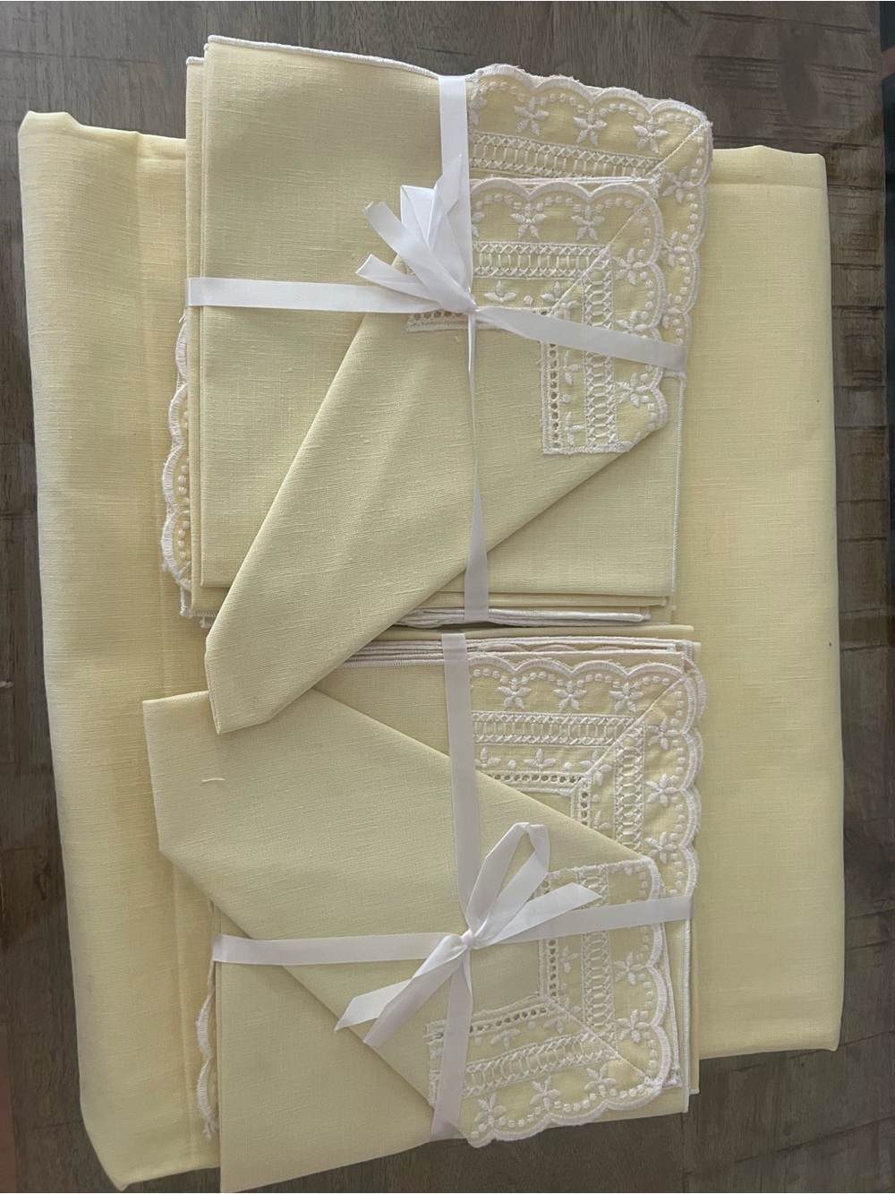 Vintage NEW Yellow Embroidered Linen 12 piece Napkin & tablecloth Set from Italy